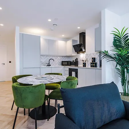 Stylish 2 Bed 2 Bath In * מנצ'סטר