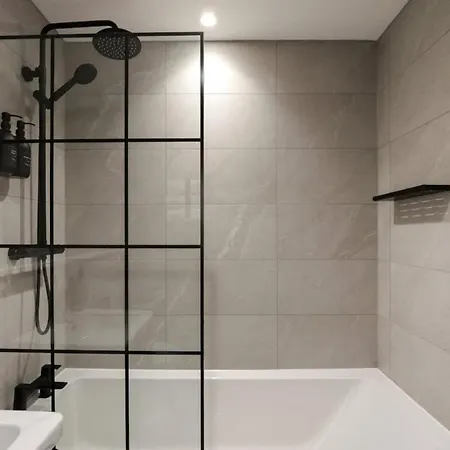 Solaro At The Heim 맨체스터