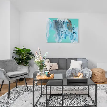 Center 28 Day Perks From May, Family And Business Travel Hideaway,parking, Walking Distance To Amenities