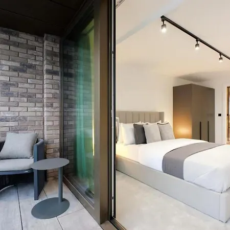 Solaro At The Heim * 맨체스터