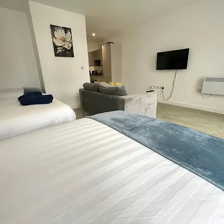 Quayside Living * Manchester