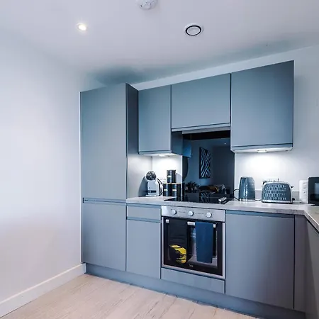 Luxury 1br Self Check-in 10mins To Centre Διαμέρισμα *