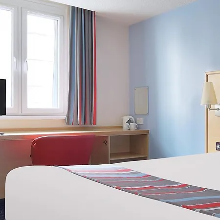 Отель Travelodge Sportcity