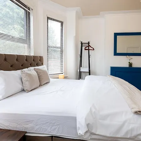 Modern 4 Bedroom Victorian Private Detached Close To * マンチェスター