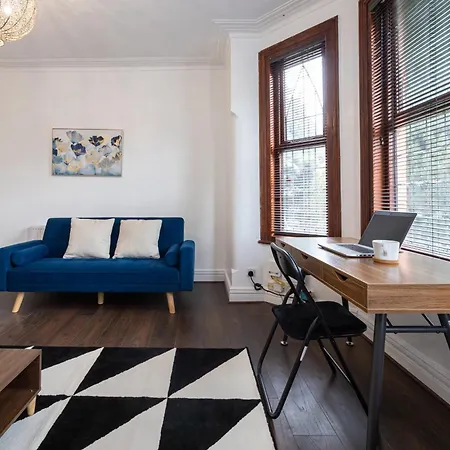 Modern 4 Bedroom Victorian Private Detached Close To * マンチェスター