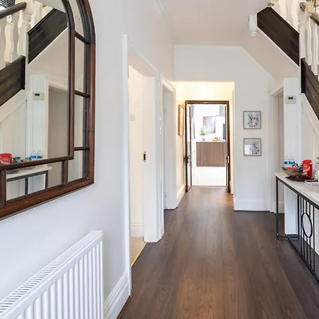 Willa Modern 4 Bedroom Victorian Private Detached Close To *
