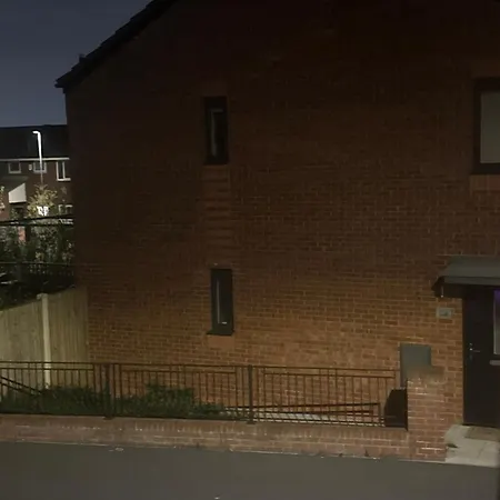 Modern 3-bedroom Near Centre *