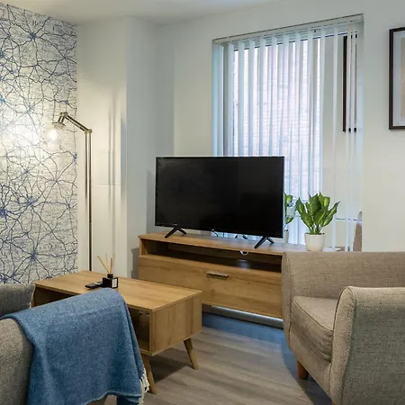 Spacious - Pool Table - Next To Ao Arena - Local Transport Links - Parking * Manchester