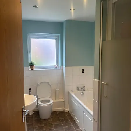 3bed Family -free Parking -manchester Apartment