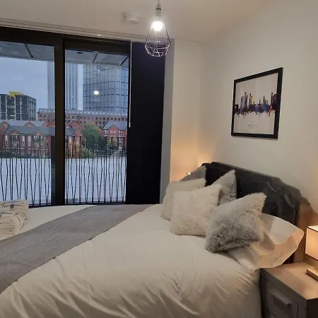 Apartament Luxury 2 Bed Apartment, With A Balcony & Canal View In Centre!