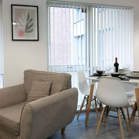 Spacious - - Piccadilly - Local Attractions - Parking Apartmán