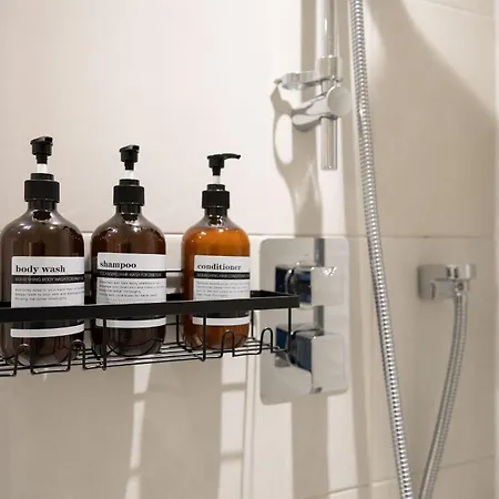 Spacious - Next To Ao Arena - Local Transport Links - Parking Apartament