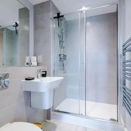 Modern 2br Parking Great Location & Amenities