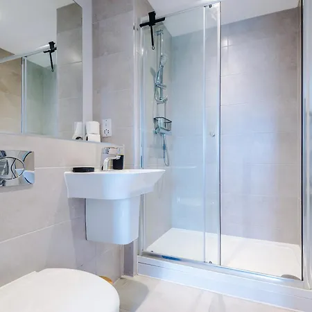 דירה Modern 2br Parking Great Location & Amenities *