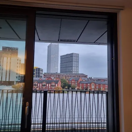 Apartament Luxury 2 Bed Apartment, With A Balcony & Canal View In Centre!