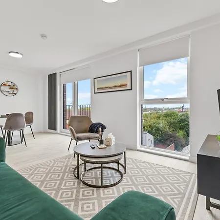 Modern 2br Urban Nest In Salford, For 4 Apartament
