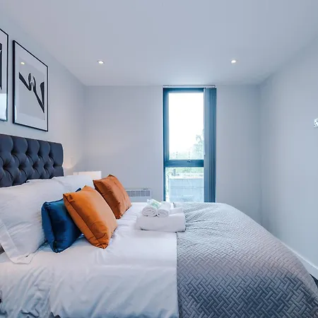 Stylish 1-bed Fast Wi-fi Easy Access To