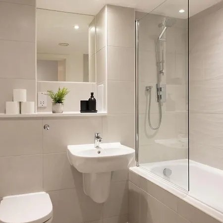 Modern 2 Bed - Next To Ao Arena & Picadilly Station - - Parking & Local Transport Links *