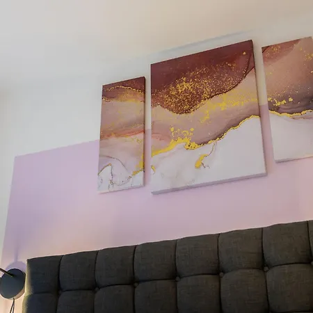 Spacious - Next To Ao Arena - Local Transport Links - Parking