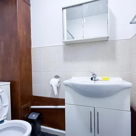 Modern 3-bedroom Near Centre Apartment