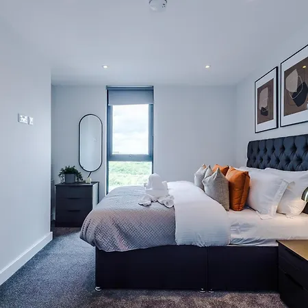 Modern 2br Parking Great Location & Amenities مانشستر