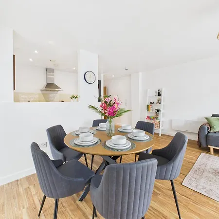 Wild Roses Serviced - Arndale アパート