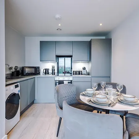 Modern 2br Parking Great Location & Amenities מנצ'סטר