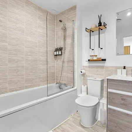 Apartment Modern 2br Urban Nest In Salford, For 4 *