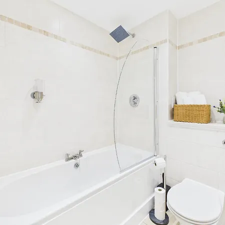 Wild Roses Serviced - Arndale * マンチェスター