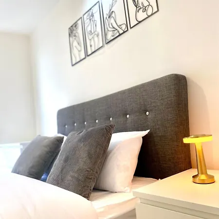 Apartment Lux Stylish 2 Bed High Rise With Parking And Balcony *