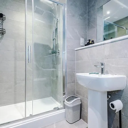 Centre, Luxury Apartment, Gym *