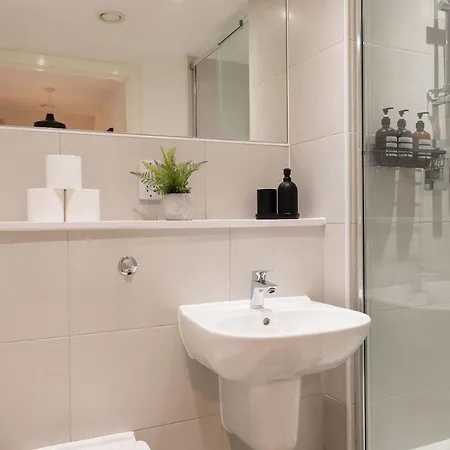 公寓 Modern 2 Bed - Next To Ao Arena & Picadilly Station - - Parking & Local Transport Links *