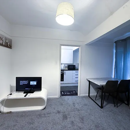 Modern 3-bedroom Near Centre Apartment