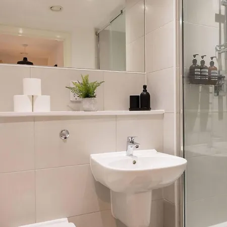 Spacious - - Piccadilly - Local Attractions - Parking Apartment Manchester