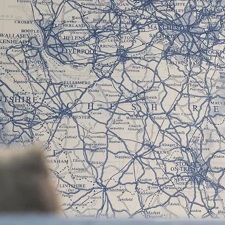 Apartment Spacious - Next To Ao Arena - Local Transport Links - Parking