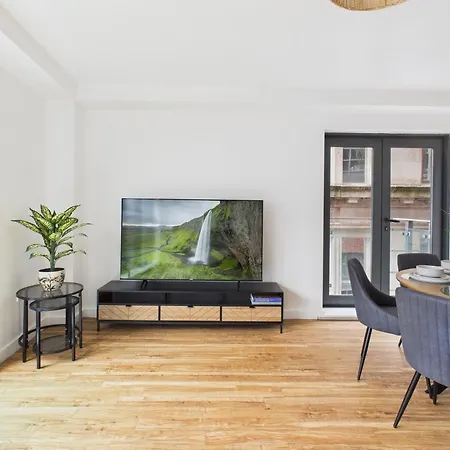 Wild Roses Serviced - Arndale *