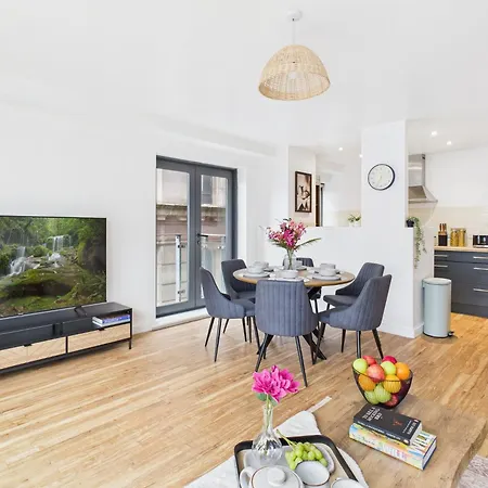 Wild Roses Serviced - Arndale * マンチェスター