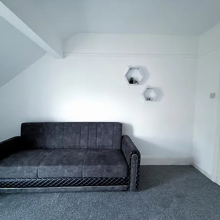 Apartment Modern 3-bedroom Near Centre *