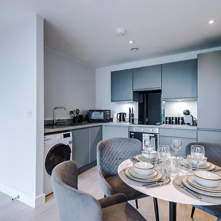 Modern 2br Parking Great Location & Amenities