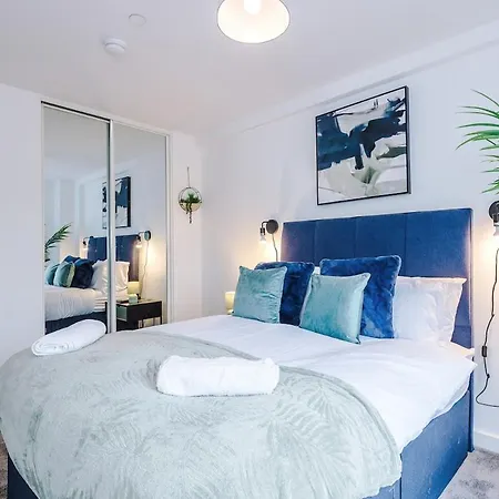 Centre, Salford Luxury *