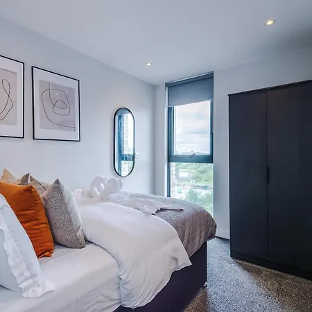 Modern 2br Parking Great Location & Amenities Μάντσεστερ