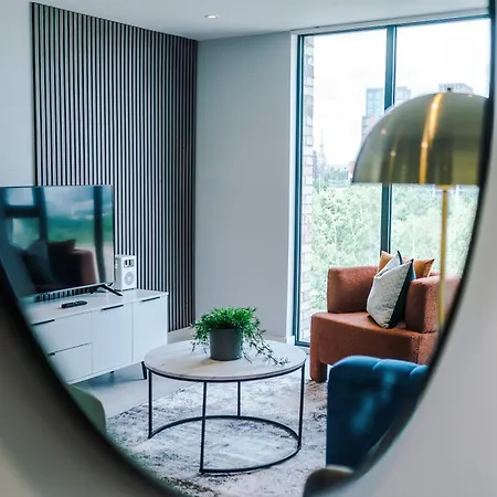 Modern 2br Parking Great Location & Amenities *