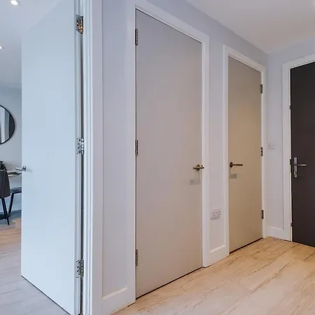 Stylish 1-bed Fast Wi-fi Easy Access To