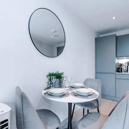 Stylish 1-bed Fast Wi-fi Easy Access To 아파트 *