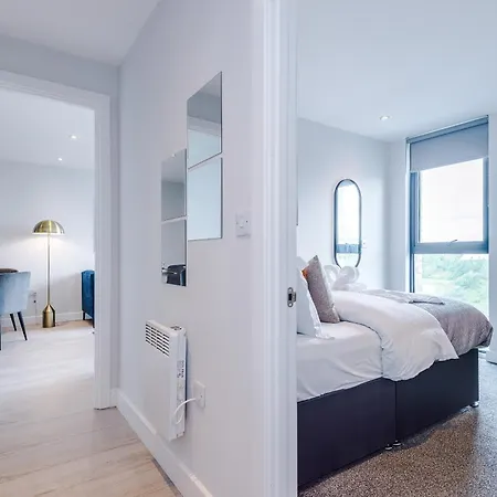 Modern 2br Parking Great Location & Amenities *