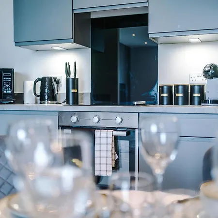 Modern 2br Parking Great Location & Amenities