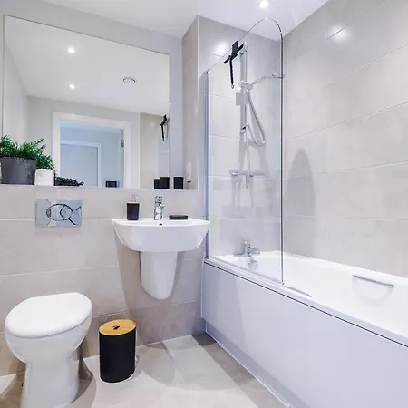 Modern 2br Parking Great Location & Amenities Apartamento Manchester