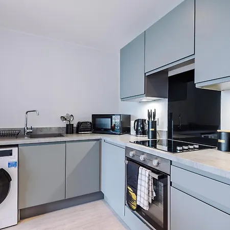 Modern 2br Parking Great Location & Amenities * مانشستر