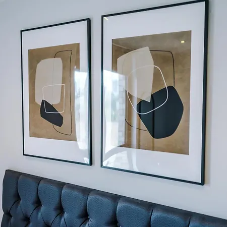 Modern 2br Parking Great Location & Amenities Διαμέρισμα