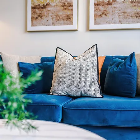 Modern 2br Parking Great Location & Amenities